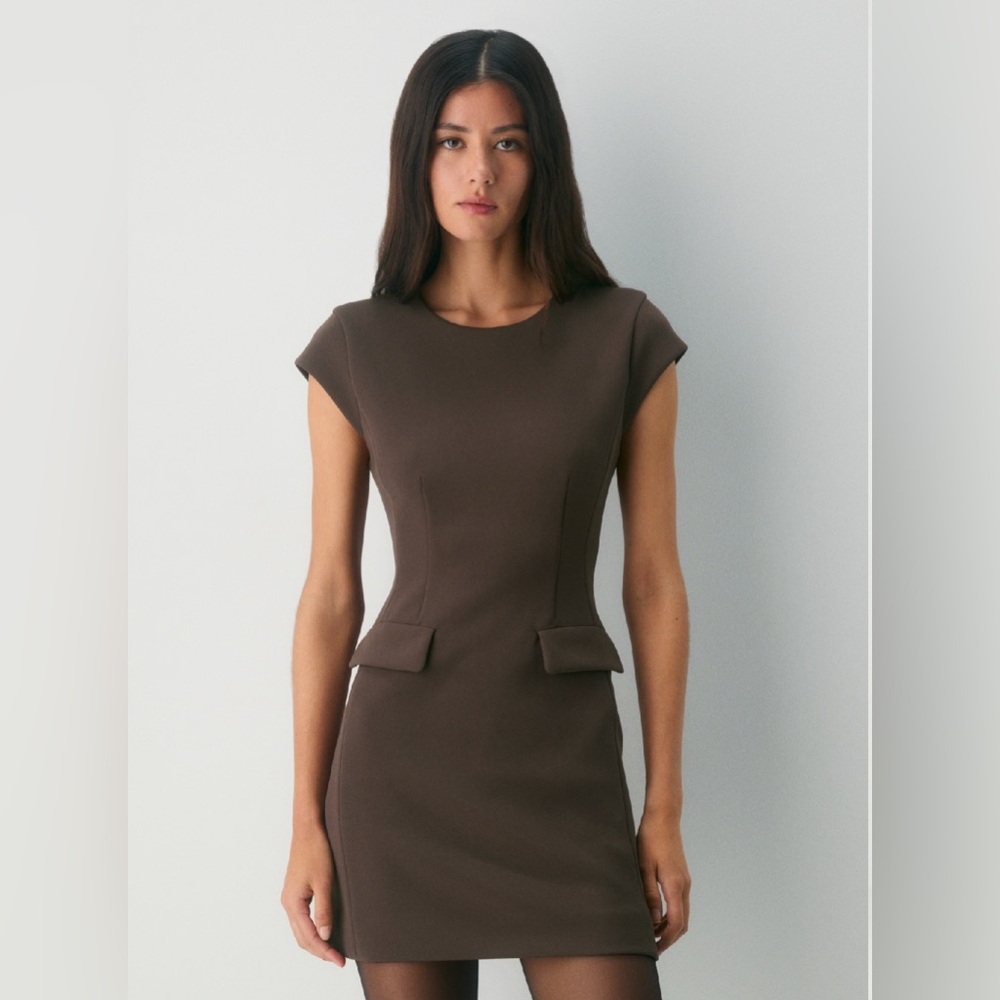 Aritzia Babaton FigureKnit Priestly
Brown Dress size medium - Picture 2 of 5